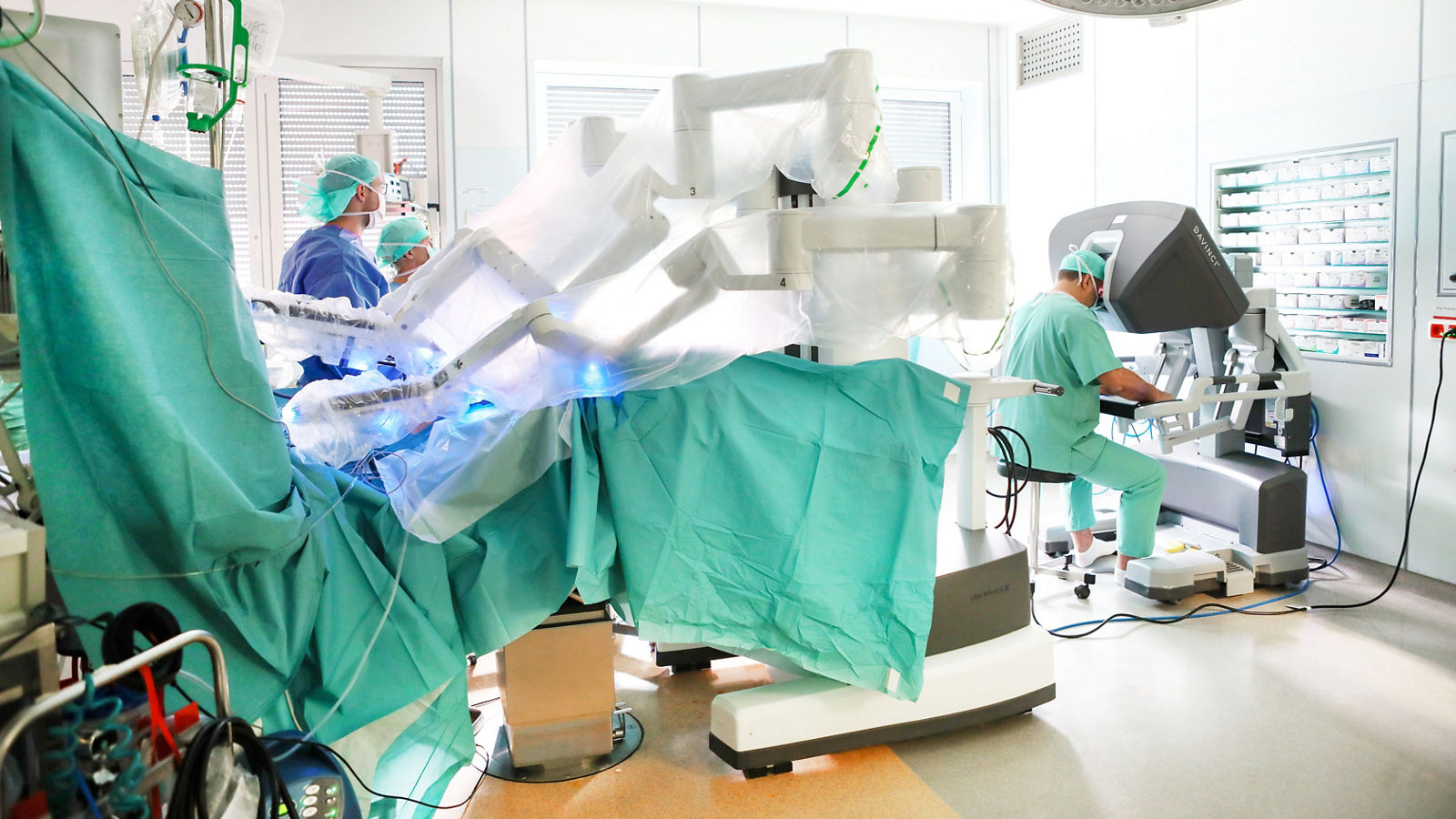 Robotic surgery for colon cancer using the da Vinci system
